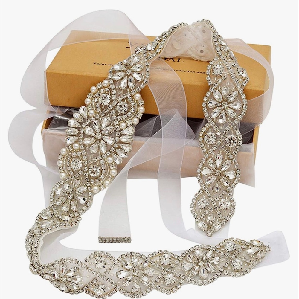 NWOT O/S Rhinestone belt.Never worn.